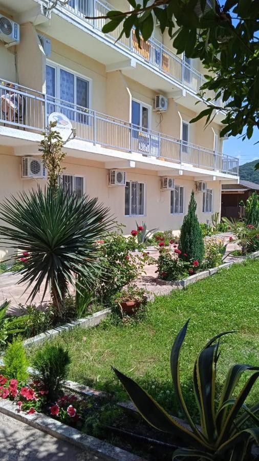 Dionisy Guest House Pitsunda Exterior foto