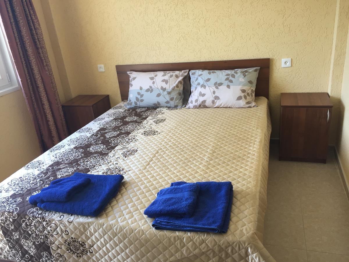 Dionisy Guest House Pitsunda Exterior foto