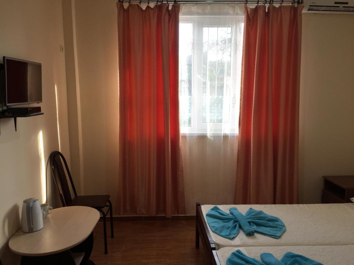 Dionisy Guest House Pitsunda Exterior foto